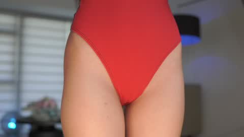 Snapshot of belle_adrienne chatting on 10.04.25 Belle Adrienne IG online show from 10.04.25