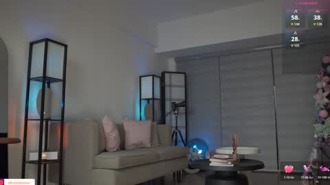 Snapshot of belle_adrienne chatting on 11.28.25 Belle Adrienne IG online show from 11.28.25