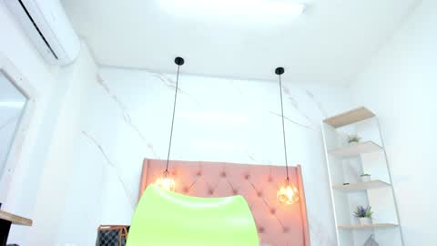 Snapshot of belle_brunette chatting on 01.19.25 belle online show from 01.19.25