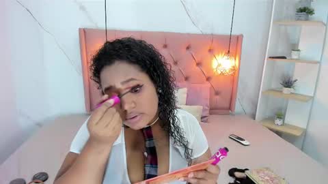 Snapshot of belle_brunette chatting on 03.11.25 belle online show from 03.11.25