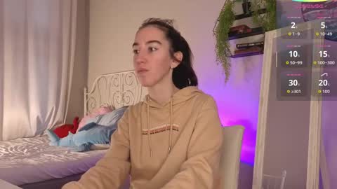 Snapshot of belle_via chatting on 09.22.25 Bella online show from 09.22.25