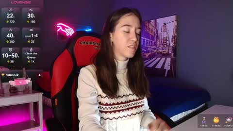 Snapshot of belle_via chatting on 11.20.25 Bella online show from 11.20.25