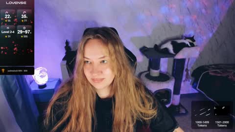 Snapshot of bellezza_ chatting on 12.27.24 Your Annabelle Wolf online show from 12.27.24