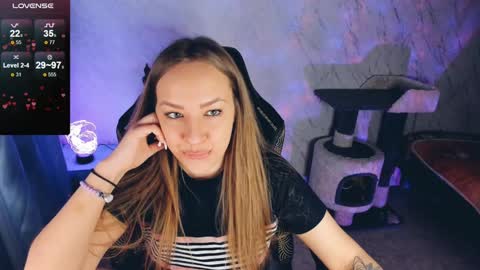 Snapshot of bellezza_ chatting on 01.04.25 Your Annabelle Wolf online show from 01.04.25