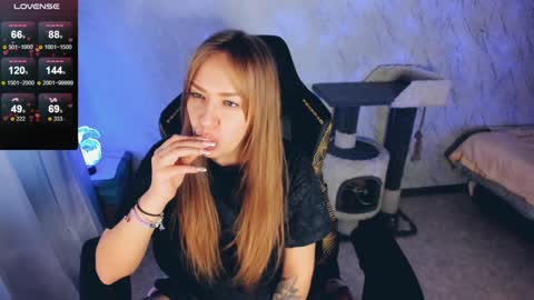 Snapshot of bellezza_ chatting on 01.14.25 Your Annabelle Wolf online show from 01.14.25