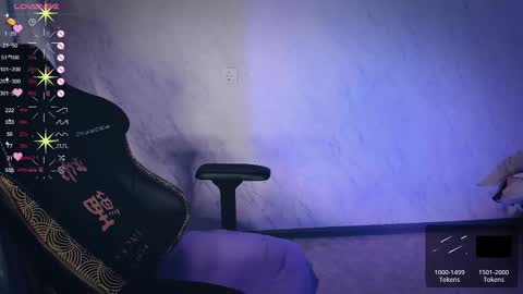 Snapshot of bellezza_ chatting on 10.31.25 Your Annabelle Wolf online show from 10.31.25