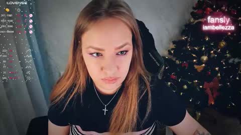 Snapshot of bellezza_ chatting on 12.17.25 Your Annabelle Wolf online show from 12.17.25