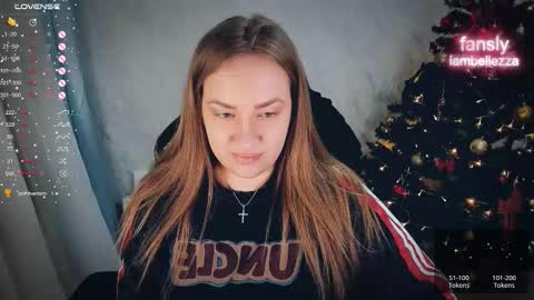 Snapshot of bellezza_ chatting on 12.22.25 Your Annabelle Wolf online show from 12.22.25