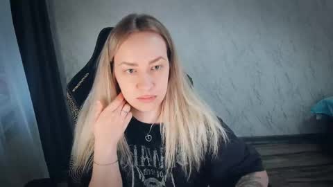 Your Annabelle Wolf  online show from 05.25.26