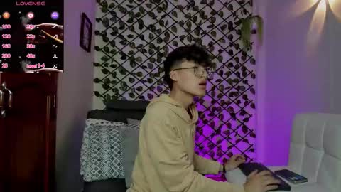 Snapshot of bellmontneon chatting on 12.17.25 Neon online show from 12.17.25