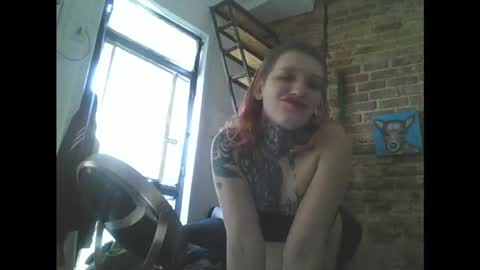 Snapshot of bellybuttonbb chatting on 09.26.25 Bellybuttonbb online show from 09.26.25