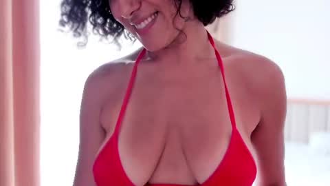 Snapshot of bemby_pam chatting on 06.11.26 A girl from your dreams online show from 06.11.26