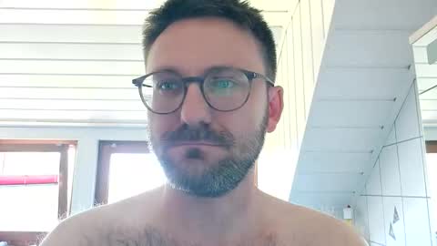 Snapshot of ben00189 chatting on 05.25.26 ben00189 online show from 05.25.26