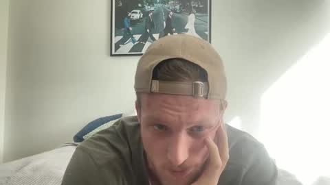 Snapshot of bendoverxo chatting on 10.30.25 bendoverxo online show from 10.30.25