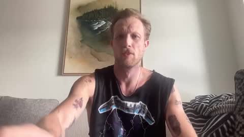 Snapshot of bendoverxo chatting on 11.01.25 bendoverxo online show from 11.01.25