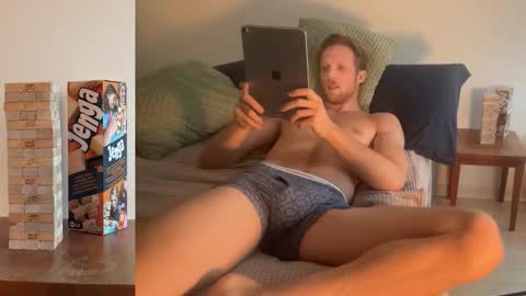 Snapshot of bendoverxo chatting on 11.12.25 bendoverxo online show from 11.12.25