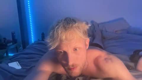 Snapshot of bendoverxo chatting on 02.16.26 bendoverxo online show from 02.16.26