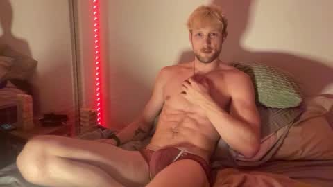 Snapshot of bendoverxo chatting on 02.22.26 bendoverxo online show from 02.22.26