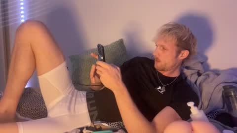 Snapshot of bendoverxo chatting on 02.24.26 bendoverxo online show from 02.24.26