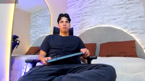 BENJAMIN online show from 02.28.25