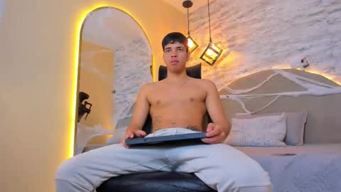 BENJAMIN online show from 11.02.25