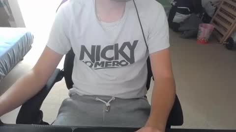 Snapshot of benjifrenchione chatting on 09.18.25 benjifrenchione online show from 09.18.25