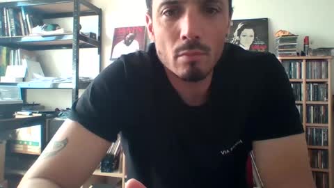 Snapshot of bennyhola chatting on 05.18.26 BennyHola online show from 05.18.26