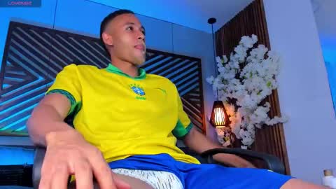 Snapshot of bento_fox chatting on 11.22.25 bento_fox online show from 11.22.25