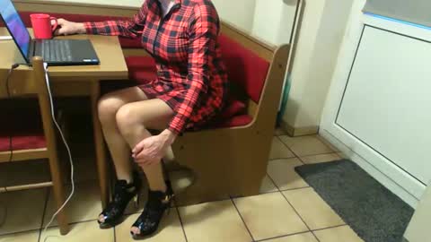 Snapshot of bernadetanylon chatting on 10.31.25 Bernadetanylon online show from 10.31.25