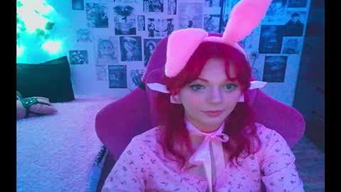 Snapshot of berriekitten chatting on 10.08.25 BerrieKitten online show from 10.08.25