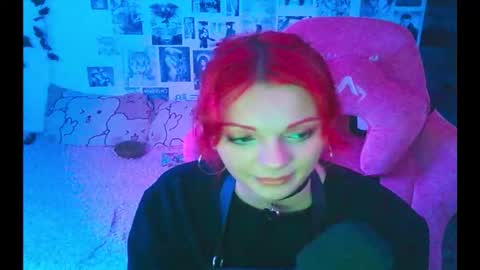 Snapshot of berriekitten chatting on 11.02.25 BerrieKitten online show from 11.02.25