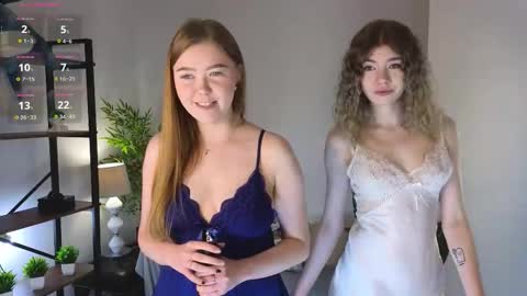 Snapshot of berry_bloom chatting on 09.30.25 Aurora online show from 09.30.25