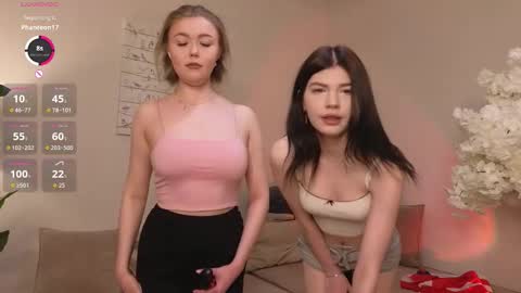 Snapshot of berry_bloom chatting on 11.28.25 Aurora online show from 11.28.25