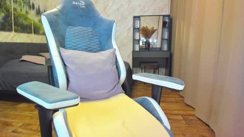 Im Lola online show from 02.08.25