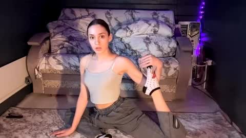 Snapshot of bessiemaben chatting on 04.02.26 bessiemaben online show from 04.02.26