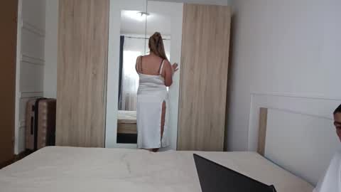 Snapshot of best_couple_for_u chatting on 09.28.25 Alex and Victoria online show from 09.28.25