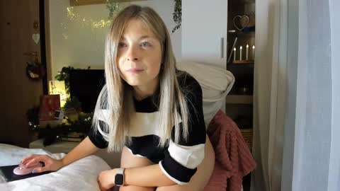 Snapshot of bestgirl_ofthe_neighborhood chatting on 01.02.25 Vicky online show from 01.02.25