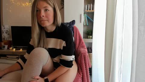 Snapshot of bestgirl_ofthe_neighborhood chatting on 01.20.25 Vicky online show from 01.20.25