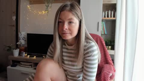 Snapshot of bestgirl_ofthe_neighborhood chatting on 01.24.25 Vicky online show from 01.24.25