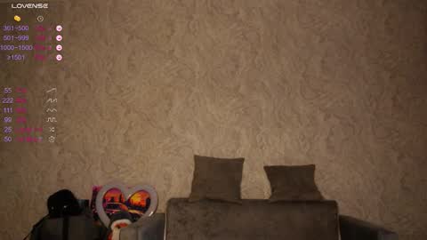 Snapshot of bestie_baby chatting on 09.20.25 Emely online show from 09.20.25