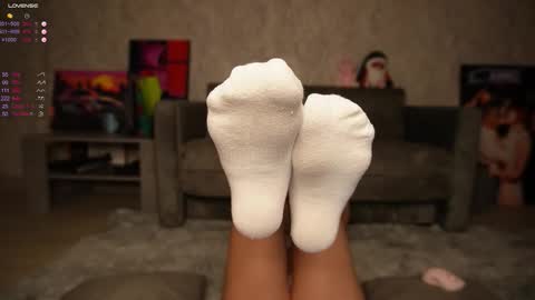 Snapshot of bestie_baby chatting on 10.27.25 Emely online show from 10.27.25