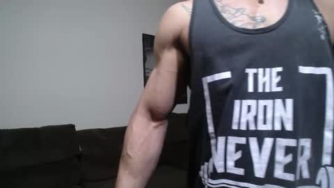 Snapshot of bestmuscle chatting on 04.28.26 bestmuscle online show from 04.28.26