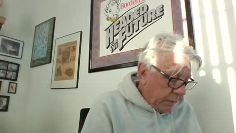 Snapshot of bestshot1951 chatting on 12.31.24 bestshot1951 online show from 12.31.24