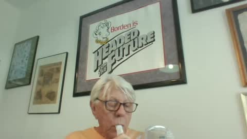 Snapshot of bestshot1951 chatting on 09.17.25 bestshot1951 online show from 09.17.25