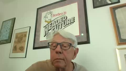 Snapshot of bestshot1951 chatting on 10.31.25 bestshot1951 online show from 10.31.25