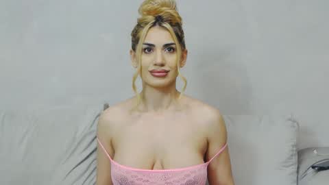 Snapshot of bethierusse chatting on 01.12.25 bethierusse online show from 01.12.25