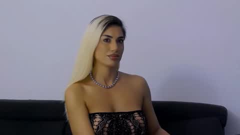 Snapshot of bethierusse chatting on 10.13.25 bethierusse online show from 10.13.25