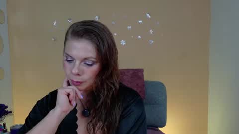 Snapshot of betsy_anub chatting on 06.26.26 LINDA online show from 06.26.26