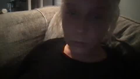 Snapshot of betteroffdeadduh chatting on 09.18.25 that one bitch3 online show from 09.18.25