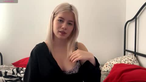 BlondeReka ITS MY 1st DAY HERE online show from 12.04.25